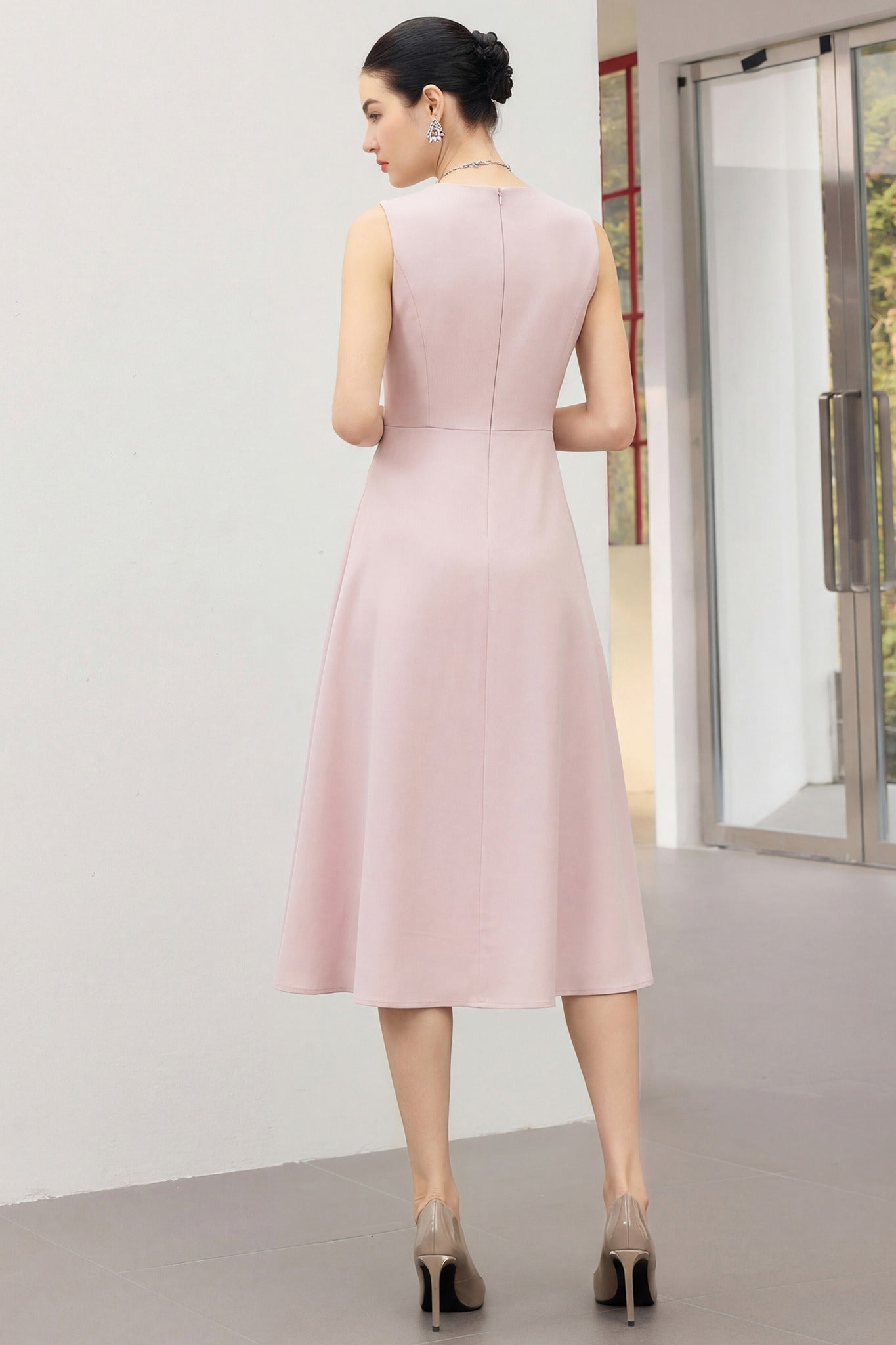 Aveline Élégance Sculpted Midi Dress