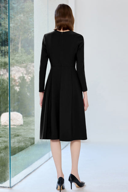 Noire Élégance Sculpted Midi Dress