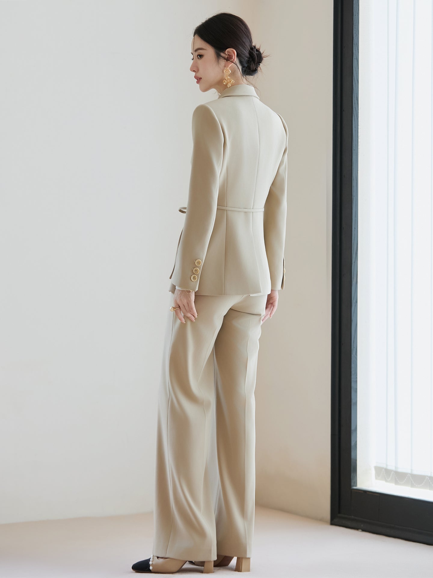 Éloria Beige Raffinée Suit Set