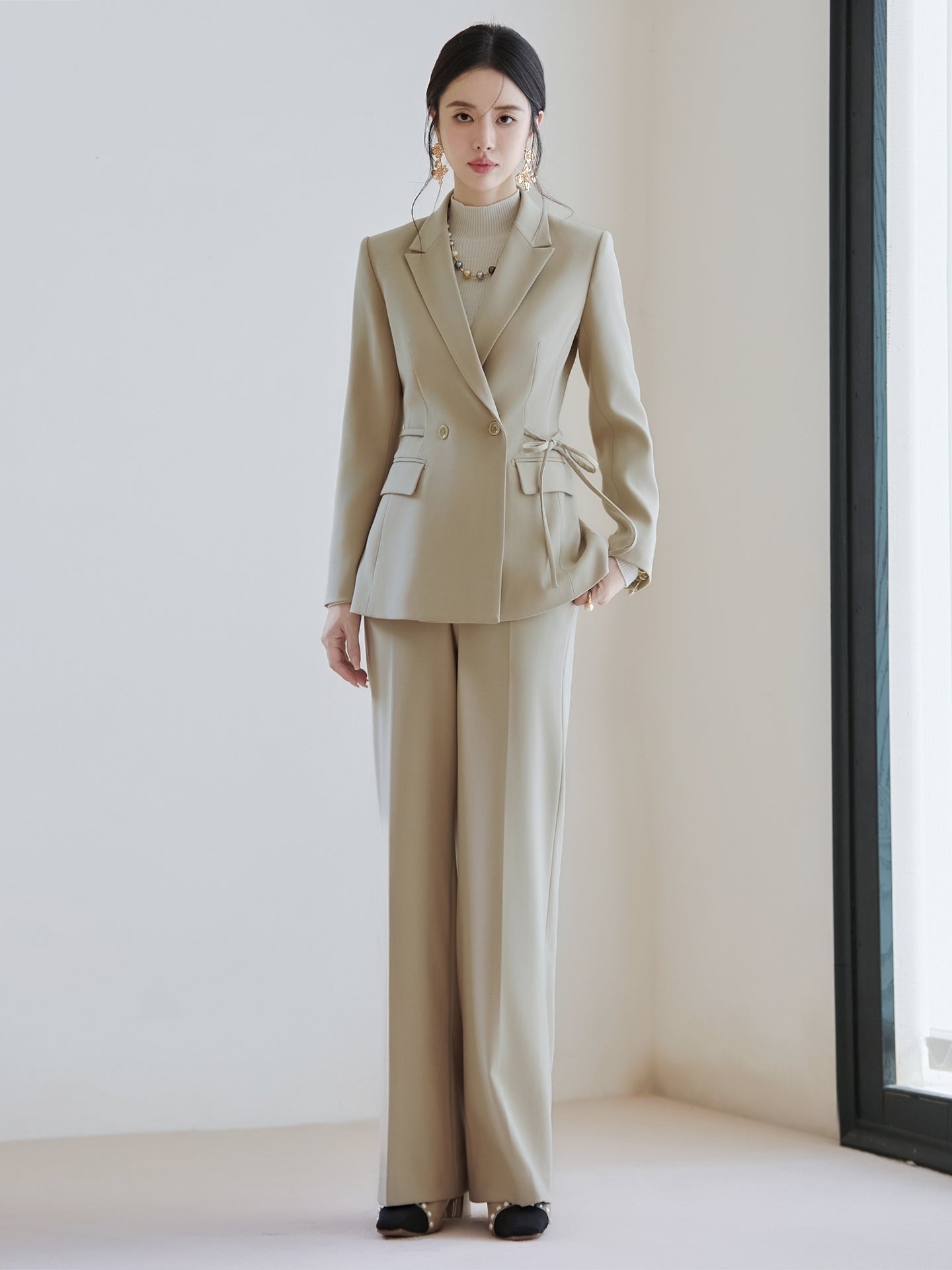 Éloria Beige Raffinée Suit Set